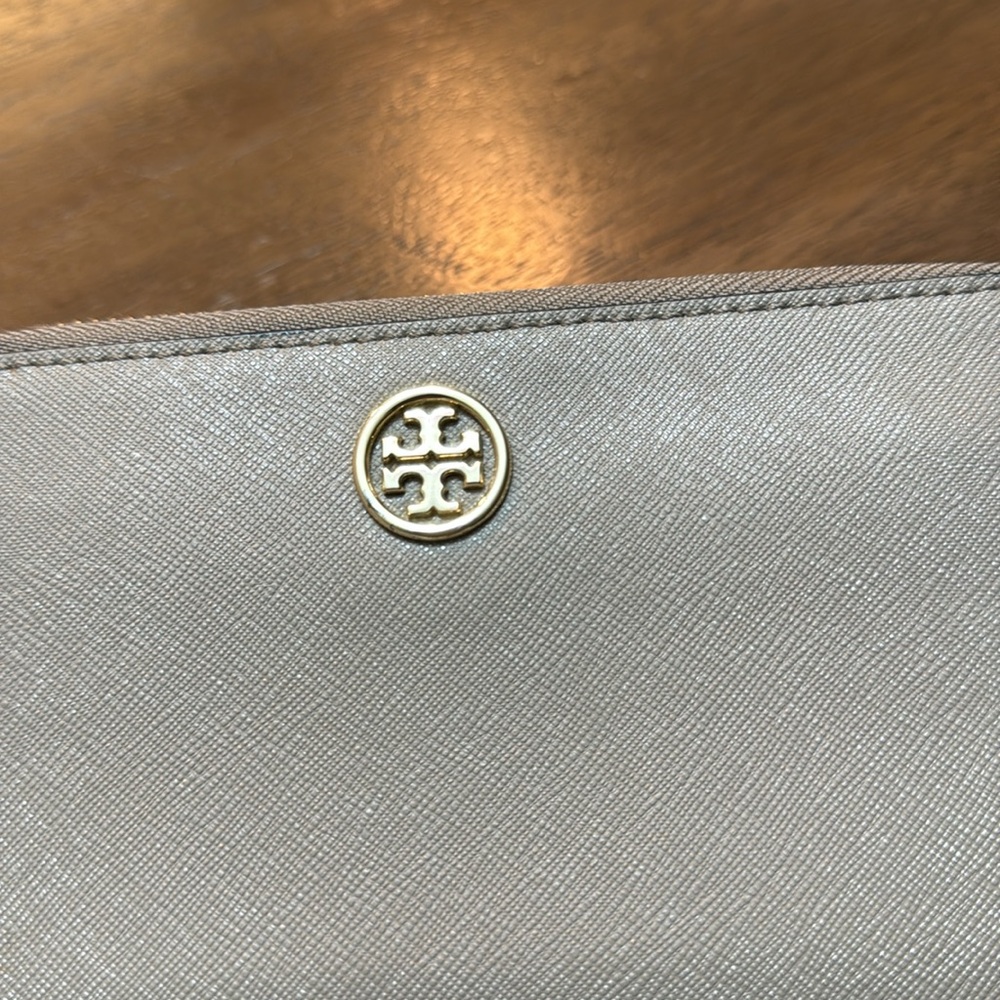 Tory Burch Robinson Beige Wallet - Picture 2 of 5
